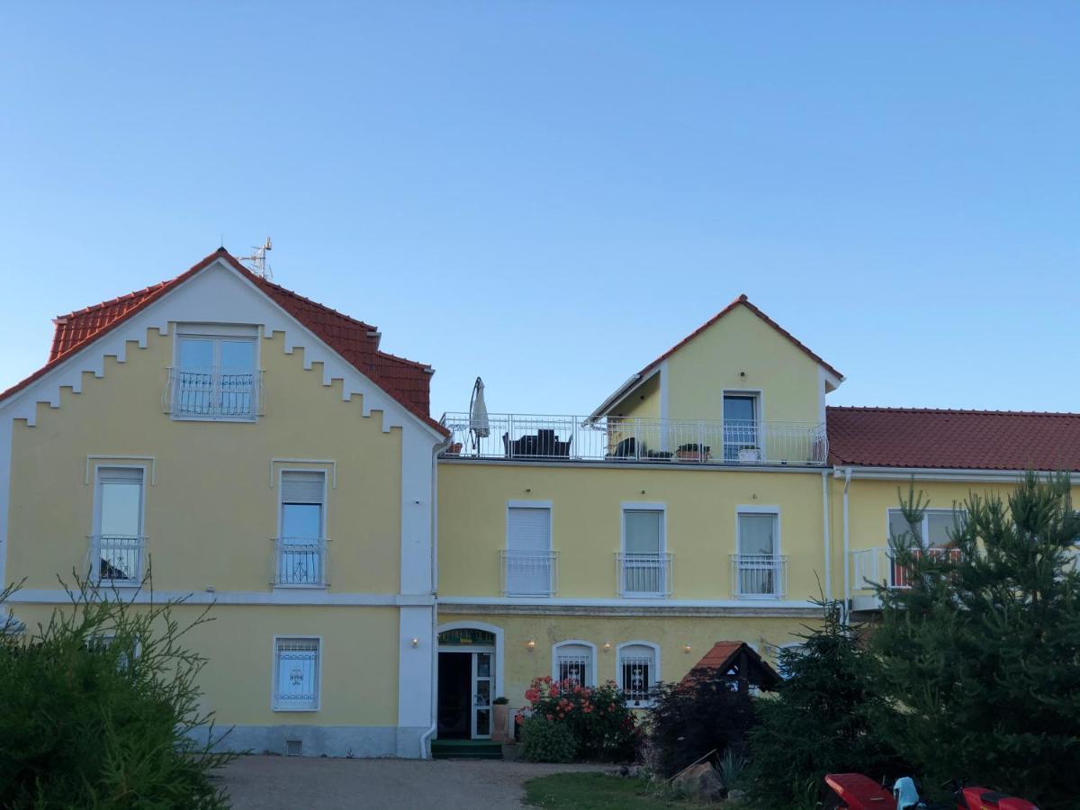 Holiday Centrum Žatec Exterior foto